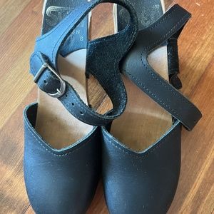 Sven Black Leather Clogs